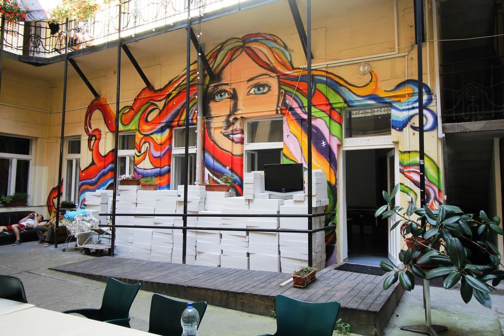 Dbc Hostel Budapeste Exterior foto