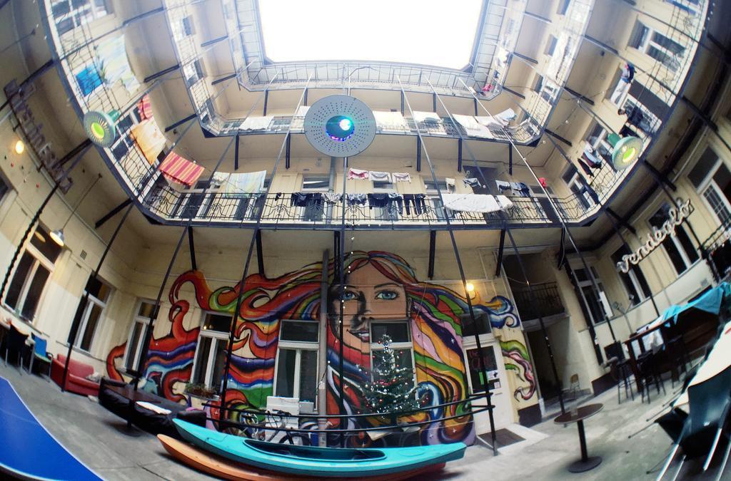Dbc Hostel Budapeste Exterior foto